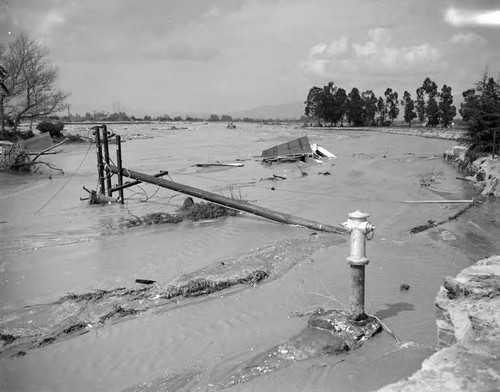 Heavy rain caused Los Angeles river to overflow its banks