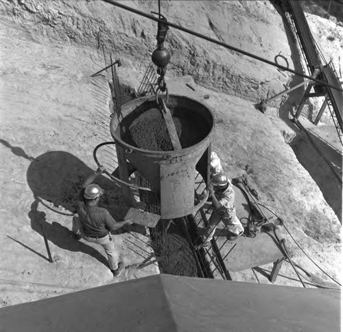 Construction on the second Los Angeles Aqueduct at 9-mile Canyon