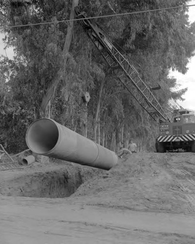 Pipeline construction during 1957 - Granda Truck Line