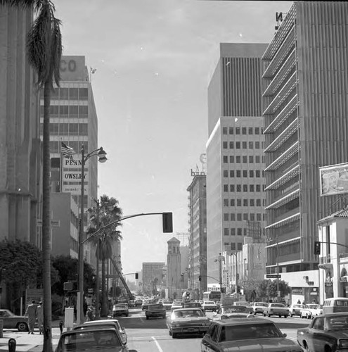Looking west on Wilshire Blvd