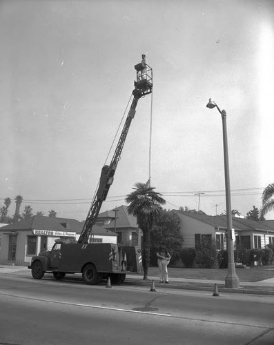 Street lighting maintenance section tries out new painting rig