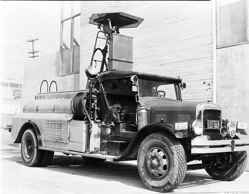 Insulator washing truck