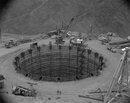 Construction progress at the surge chamber and Castaic