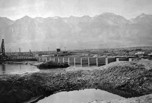 Control gates on Owens River