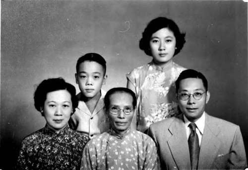 Family photo of five (Lillian Wong)