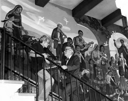 Leo Politi standing in front of Blessing of Animals mural on the Biscailuz Building