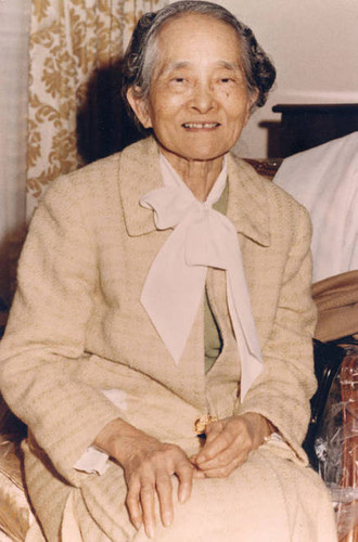 Ko Po Kwok, Esther Louie's mother