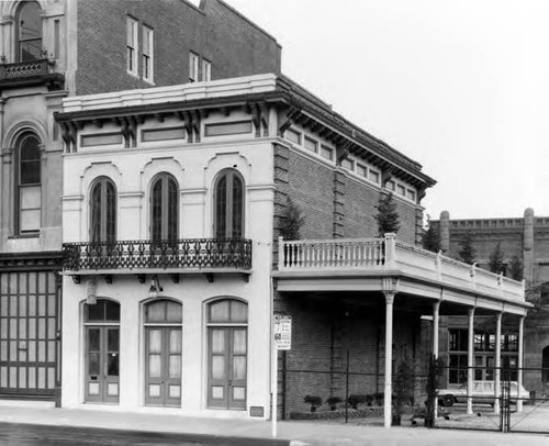 Main Street facade of Masonic Hall