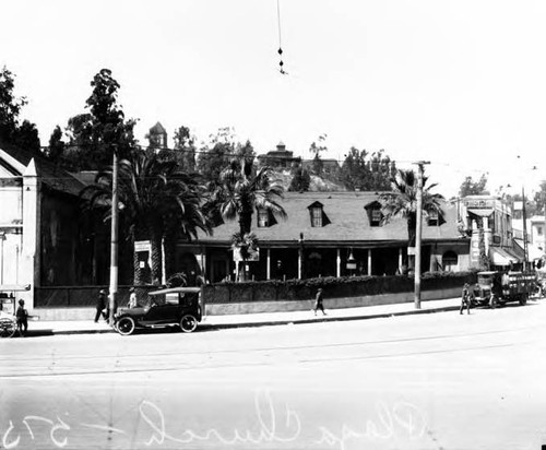 Wholesale druggist next to Plaza church