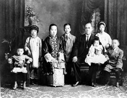 Family photo, left to right: Victor Quon, mother, father, brothers, and sisters