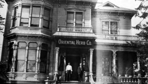 Residence of Sing Fat's sons (in front of Oriental Herb Company)