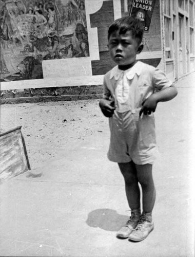 Joe Hoy Jr., 4 years old, in front of the Venice grocery store