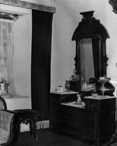 Chest of drawers (low) with mirror in Avila Adobe