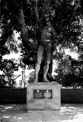 Statue of King Carlos III near Kiosko