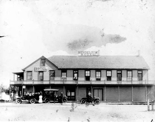 Mendelson Hotel with 1905 Studebaker in front