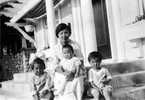 In front of house, Soy Wan Tong Lung (mother) and left to right: Dorothy, May and Joe Lung
