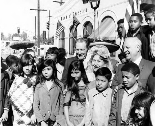 Sam Yorty and Consuelo de Bonzo with children at Sunset Boulevard closing