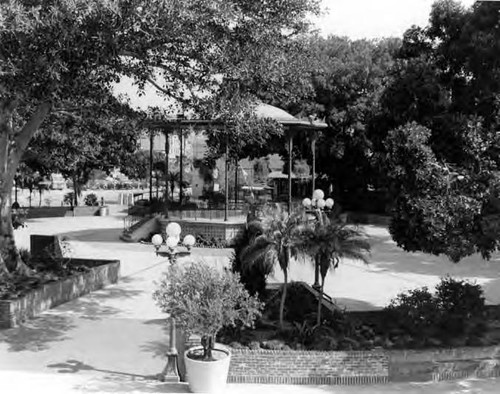 Kiosko looking north towards Bank of America/Simpson building. Used in Self Guided Walking Tour Brochure