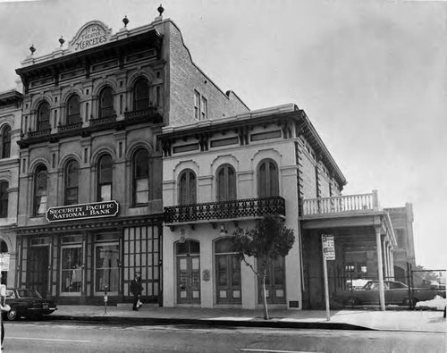 Main Street facade of Masonic Hall