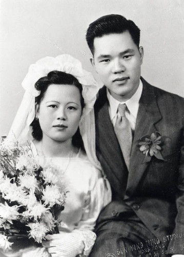 Wedding portrait of Sam Sik Low and wife Lai Ying Ng