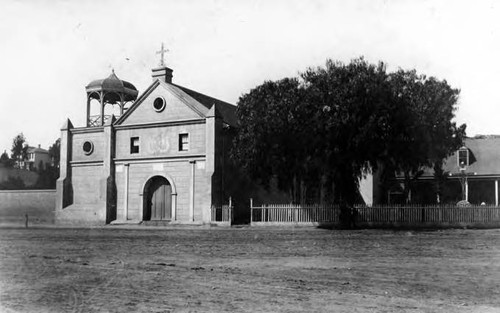 Plaza Church before street cars on Main Street