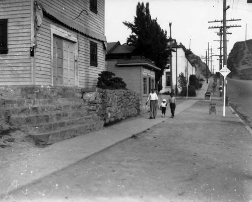 Park Drive, north of Sunset, in Chavez Ravine