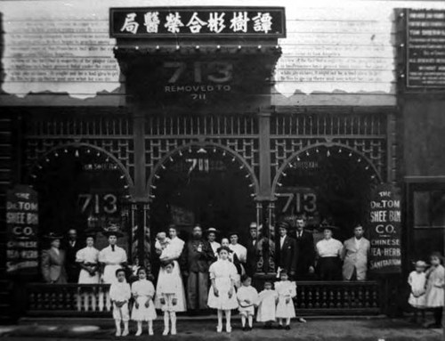 Tom Shee Bin family and customers (Photo: Field Foto Sudio, 1007 1/2 Maple Avenue, Los Angeles, California)