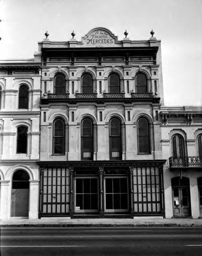 Merced Theater, Main Street facade