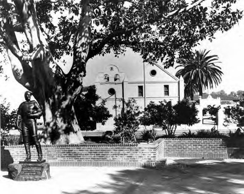 View looking west from kiosko showing statue of Phillipe de Neve and Plaza Catholic Church