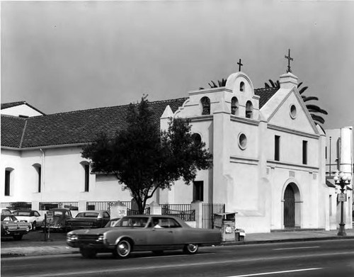 Frontal shot of the Plaza Church on Main Street