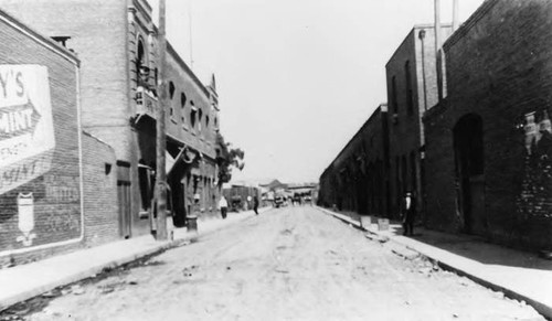 Building next door to Chee Kung Tong, Apablasa Street, Los Angeles Chinatown - ca. 1920