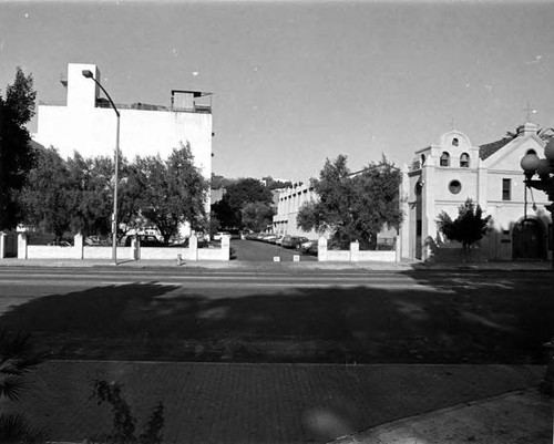 Front of the Plaza Church, looking west with the Brunswig Drug Co., Wharehouse (Juvenile Courts Building), and a parking lot (Campo Santo)