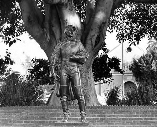 Statue of Felipe de Neve near Kiosko