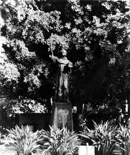 Father Serra statue looking east