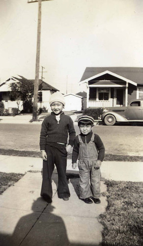 Photo of Ronald and Gilbert Siu at ages 5 and 2 years old