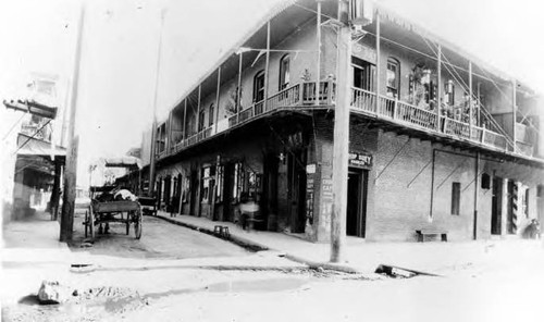 Tuey Far Lowe about 1912. Horse and wagon belongs to Tuck Fung Tat (Butcher)