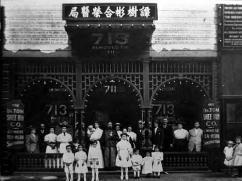 Tom Shee Bin family and customers (Photo: Field Foto Sudio, 1007 1/2 Maple Avenue, Los Angeles, California)