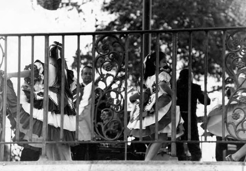 Dancers in Kiosko