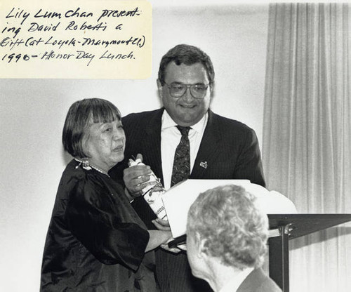 Lily Lum Chan presenting David Roberti a gift at the Honor Day Lunch at Loyola Marymount University