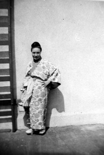 Mabel at back lot of studio as Japanese woman--'Teahouse of August Moon' 3 weeks as housewife