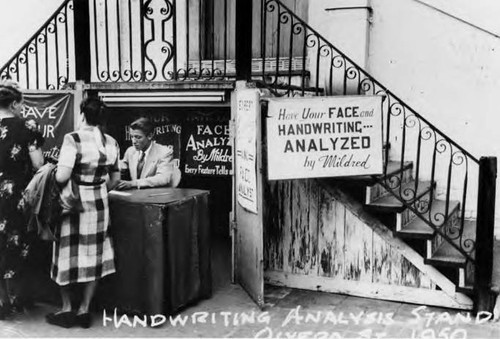 Handrwriting Analysis Stand on Olvera Street