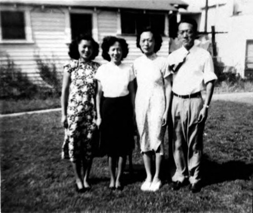 Arthur Chung and sisters