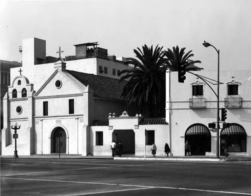 Frontal shot of the Plaza Church