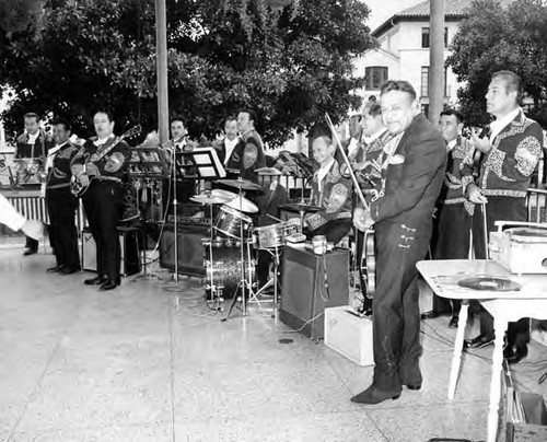 Mariachi in Kiosko