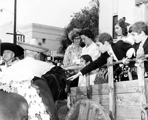 Group in cart, and Hernando Courtright