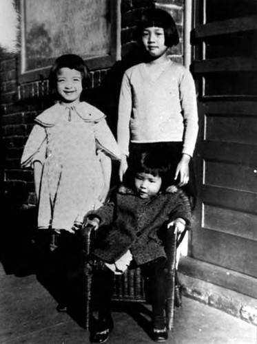 Three girls in Sanchez Alley