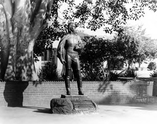 Statue of Phillipe de Neve looking northwest near Kiosko. Used in Self Guided Walking Tour Brochure