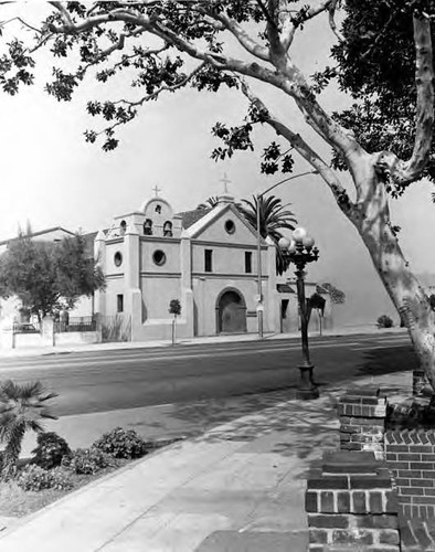 View of Plaza Church from the Plaza across Main Street