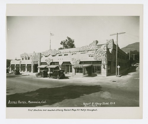 Aztec Hotel: Exterior photograph with cars