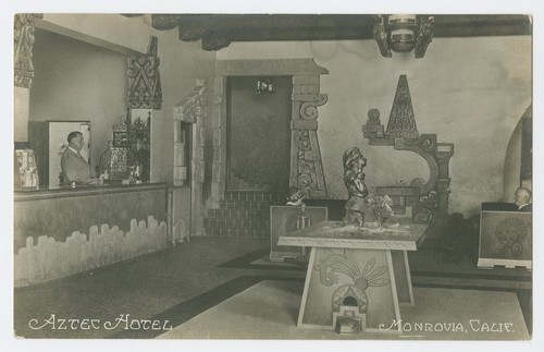 Aztec Hotel: Front desk